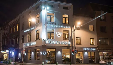 Restaurant Poseidon à Schaerbeek - facade de nuit