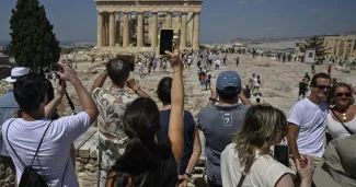 À Athènes, les riches visiteurs peuvent désormais privatiser une visite de l'Acropole matin et soir.