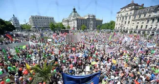 Grande manifestation anti-G7 sur la Karlsplatz de Munich, jeudi, à la veille du sommet qui se tiendra à Elmau, en Bavière - Sven Hoppe/dpa Picture-Alliance/AFP


