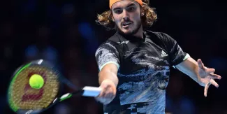 Stefanos Tsitsipas lors de la finale contre Dominic Thiem, dimanche 17 novembre. GLYN KIRK / AFP


