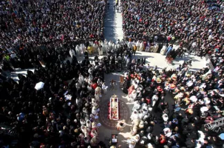 Lors des funérailles du métropolite Amfilohije, le chef de l'Église orthodoxe serbe au Monténégro, le 1er novembre, à Podgorica (Monténégro). PHOTO / Filip Filipovic / Getty Images Via AFP.


