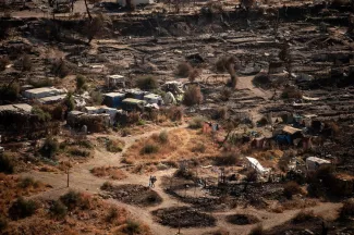 Cette photo prise le 16 septembre 2020 montre le camp de réfugiés de Moria, réduit en cendres par un incendie la nuit du 8 septembre


