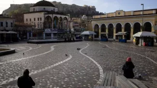 La place Monastiraki à Athènes, vide après l'annonce de la prolongation du confinement. ALKIS KONSTANTINIDIS / REUTERS


