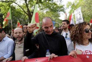 Yanis Varoufakis à Lisbonne, le 25 avril 2018, à l'occasion du quarante-quatrième anniversaire de la révolution des Œuillets.  REUTERS/Rafael Marchante


