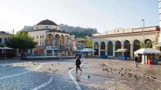 Une place vide de touristes dans le centre d'Athènes en 2020. Alors que le pays est toujours confiné, la perspective de reprise est ténue. Loulou D'Aki/Bloomberg


