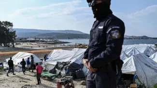 Un ancien champ de tir de l'armée abrite aujourd'hui les tentes du nouveau camp pour les réfugiés de Mytilène.