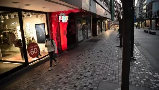 Les commerces rouvriront à partir de lundi, à part les grands magasins et les centres commerciaux. Sakis MITROLIDIS / AFP


