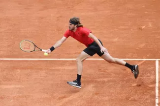 Stefanos Tsitsipas peut gagner dimanche son deuxième tournoi de l'année. (N. Luttiau/L'Équipe)


