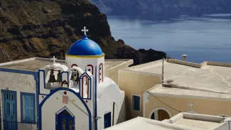 Thirassia, c'est Santorin il y a quarante ans. Des constructions rustiques, des sentiers de randonnées au milieu de paysages vierges, des plages de cailloux noirs, des églises microscopiques accrochées à la montagne… Et vous ! Laurent Fabre / Le Figaro Magazine


