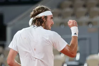 Face à Jérémy Chardy, « vieille » connaissance de l'académie Mouratoglou, Stefanos Tsitsipas a fait une entrée convaincante. (N. Luttiau/L'Équipe)


