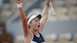 Krejcikova, le bonheur foudroyant d'une première finale majeure. BENOIT TESSIER / REUTERS


