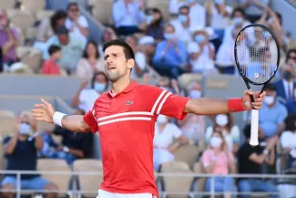 Novak Djokovic ce dimanche sur le court Philippe-Chatrier. (P. Lahalle/L'Équipe)


