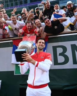 Le Serbe Novak Djokovic a remporté son deuxième trophée à Roland-Garros. (P. Lahalle/L'Équipe)


