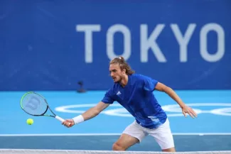 Grand ciel bleu pour Tsitsipas. (Yutaka/AFLO)


