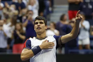 Carlos Alcaraz après son succès face à Tsitsipas. (Reuters)


