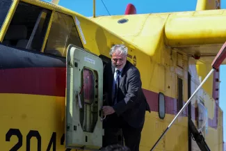 Christos Stylianides à l'aéroport militaire d'Elefsina (Grèce), en septembre 2019. PHOTO / ARIS MESSINIS / AFP


