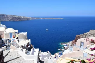 La ville d'Oia, sur l'île grecque de Santorin, le 16 juin 2019.