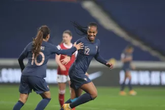 Foot - Bleues - Composition des Bleues : un trio Diani-Katoto-Majri aligné en attaque contre la Grèce Amel Majri et Marie-Antoinette Katoto seront associées en attaque. (V. Michel/L'Équipe)