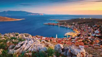 Le port de l'île de Chalki, où vivent 500 habitants, dans le Dodécanèse.