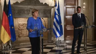 Angela Merkel avec le premier ministre grec Kyriakos Mitsotakis, lors d'une conférence de presse, à Athènes, le 29 octobre 2021. ARIS MESSINIS/AFP


