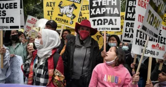 Lors d'une manifestation à Athènes, le 17 novembre.