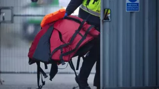 Une opération de secours a été lancée mardi soir après qu'une alerte a été donnée sur un canot transportant des migrants au sud des îles Cyclades. Ben STANSALL / AFP


