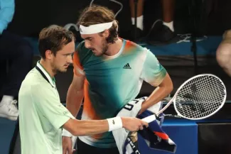 Daniil Medvedev et Stefanos Tsitsipas ont été rappelés à l'ordre par les organisateurs de l'Open d'Australie. (L. Elliott/Reuters)


