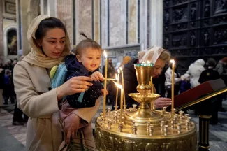 Église orthodoxe russe: À Moscou, les croyants fêtent Pâques en oubliant l’Ukraine.