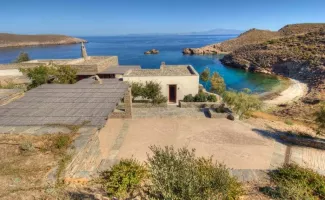 Kea, aussi appelée Tzia, l'île des Cyclades la plus proche des continents, ici sous le soleil en cette mi-avril.