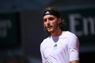 Stefanos Tsitsipas à l'entraînement sur le court Philippe-Chatrier, jeudi 19 mai, à Roland-Garros. (P.Lahalle/L'Equipe)


