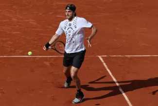 Stefanos Tsitsipas n'a fait qu'une bouchée de Mikael Ymer au troisième tour de Roland-Garros. (N.Luttiau /L'Équipe)


