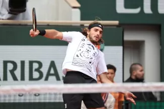 Stefanos Tsitsipas a été dépassé par Holger Rune lundi. (N. Luttiau/L'Équipe)


