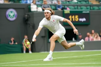 Stefanos Tsitsipas a pourtant été double breaké en début de match. (P. van Den Berg/Presse Sports)


