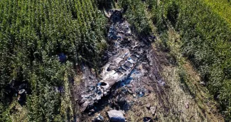 Des débris de l'Antonov An-12 qui s'est écrasé près de Kavala, en Grèce, le 16 juillet 2022. PHOTO ALKIS KONSTANTINIDIS / REUTERS


