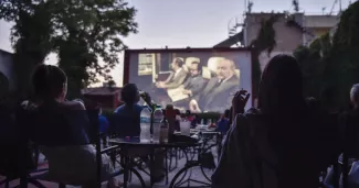 Une séance en plein air dans un cinéma à Athènes, le 15 juin 2020.