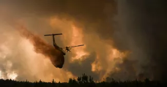 Un avion Aircraft dans le ciel de Belin-Beliet (Gironde), le 10 août.


