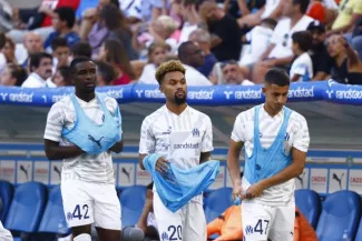 Konrad de la Fuente (au centre) n'a été titulaire qu'à neuf reprises avec l'OM la saison dernière en Ligue 1. (F. Porcu/L'Équipe)


