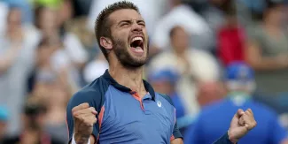 Borna Coric bat Stefanos Tsitsipas et remporte le Masters 1000 de Cincinnati. © MATTHEW STOCKMAN / GETTY IMAGES NORTH AMERICA / GETTY IMAGES VIA AFP


