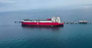 Le premier navire turc flottant de stockage et de gazéification de GNL, l'"Ertugrul Gazi", a jeté l'ancre au large de Hatay, en Turquie, le 24 juin 2021. BURAK MILLI/Anadolu Agency/AFP


