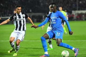 Theocháris Tsingáras (à gauche) et Pape Gueye lors du quart de finale retour de Ligue Europa Conférence opposant le PAOK Salonique et l'Olympique de Marseille (le 14 avril, 0-1). (A. Réau/L'Équipe)


