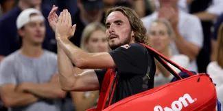 Le Grec Stefanos Tsitsipas, 5e mondial, a été éliminé lundi dès le premier tour de l'US Open par le Colombien Daniel Galan. © JULIAN FINNEY / GETTY IMAGES NORTH AMERICA / GETTY IMAGES VIA AFP


