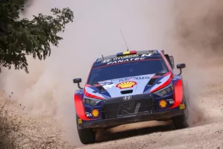 Thierry Neuville est un large leader en Grèce. (B. Baudin/Hyundai Motorsport)


