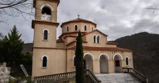 Durant trois étés, entre 1978 et 1980, trois frères disent avoir été violés, de façon répétée, dans le monastère orthodoxe de Saint-Nicolas, à la Dalmerie, dans l'Hérault.