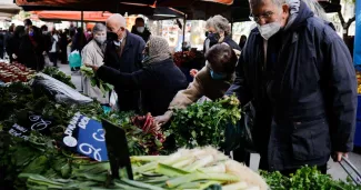 Un marché de producteurs à Athènes, en Grèce, le 10 février 2022. PHOTO COSTAS BALTAS/REUTERS.


