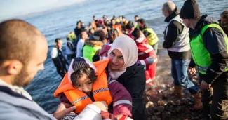 Un navire de migrants débarque à Lesbos en provenance de Turquie le 8 janvier 2016. BARTEK LANGER / NurPhoto via AFP


