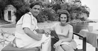 Le roi Constantin II et la princesse Anne-Marie de Danemark sur l'île de Corfou, le 25 juillet 1964. PHOTO ERIK PETERSEN/AFP


