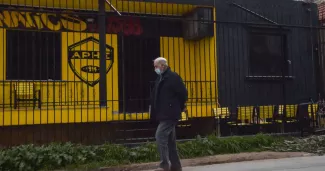 Un local de supporteurs du club de l'Aris Thessalonique, le 21 février 2022, fermé sur décision gouvernementale après le meurtre d'Alkis Kampanos, fan du club local. Photo SAKIS MITROLIDIS/AFP


