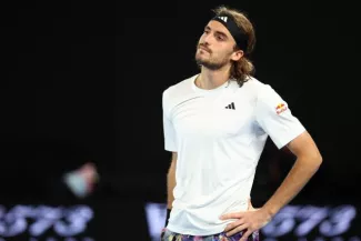 Stefanos Tsitsipas devra patienter avant de remporter un premier tournoi du Grand Chelem. (H. McKay/Reuters)


