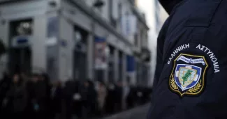 Officier de police à Athènes, en Grèce, le 16 janvier 2023. PHOTO NICK PALAIOLOGOS/GETTY IMAGES VIA AFP


