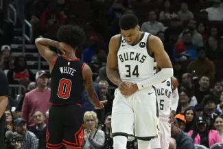 Giannis Antetokounmpo s'est blessé au début du 2e quart-temps face aux Bulls.